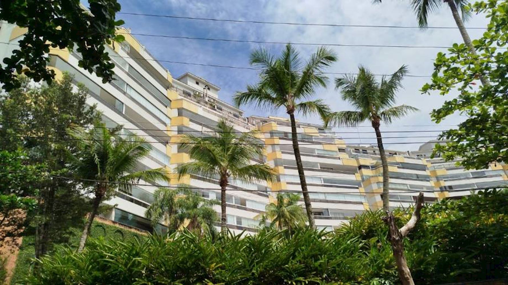 Apartamento, Morro Sorocotuba em Guarujá, SP — foto 2 de 4