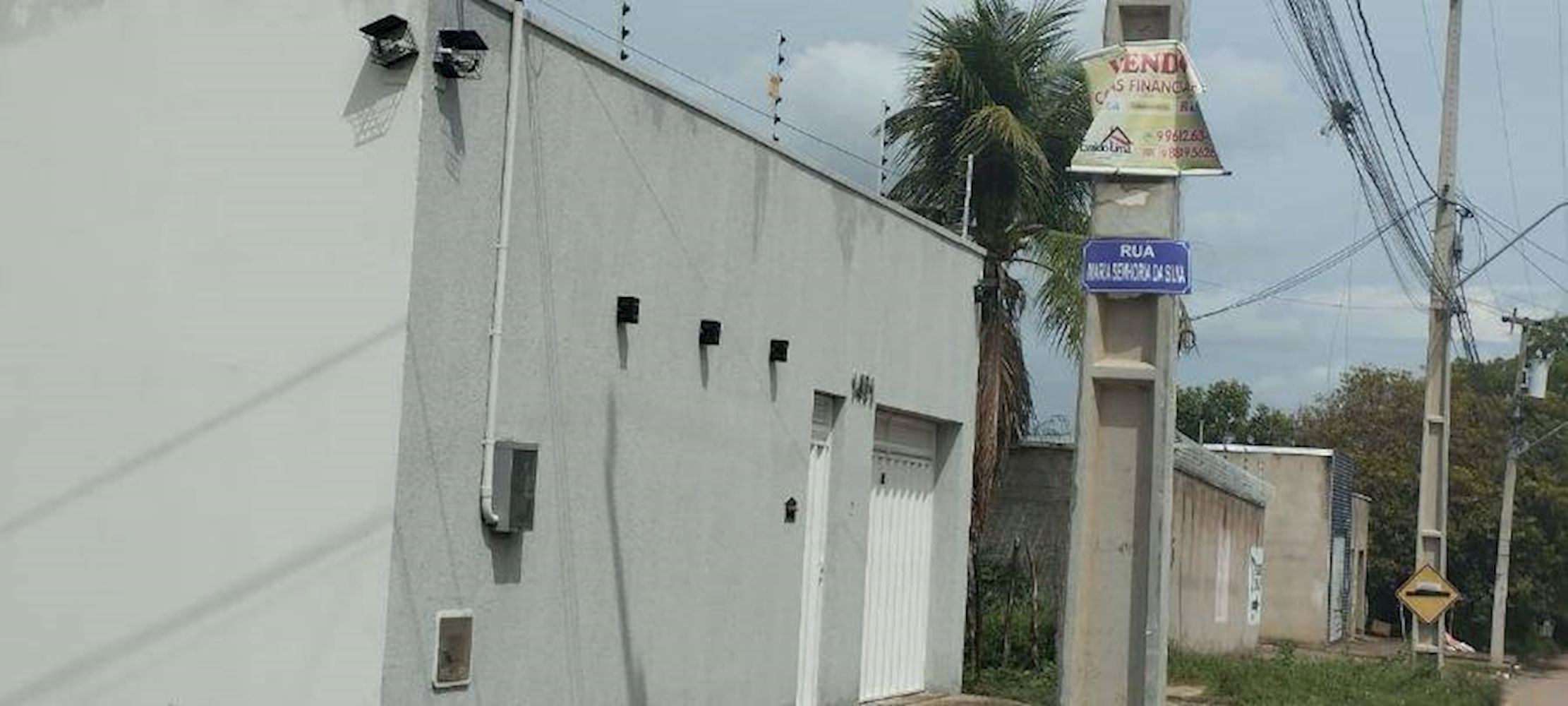 Casa, Professora Maria Geli de Sa Barreto em Juazeiro do Norte, CE — foto 2 de 3