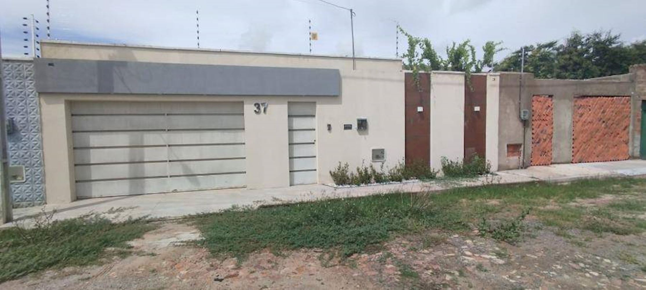 Casa, Professora Maria Geli de Sa Barreto em Juazeiro do Norte, CE — foto 3 de 3