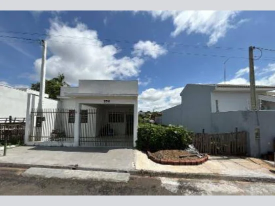 Casa em Junqueirópolis, SP — foto 2 de 4