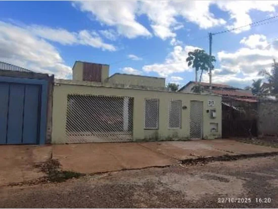 Casa em Buritis, MG — foto 3 de 4