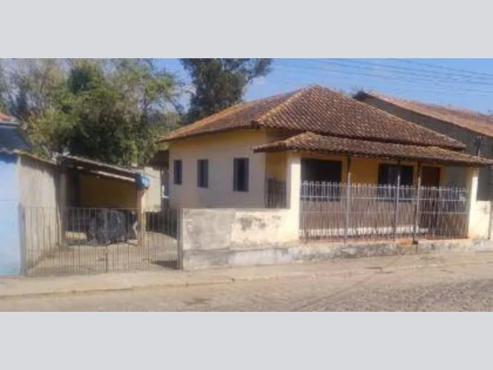 Casa em Piranguçu, MG — foto 2 de 8