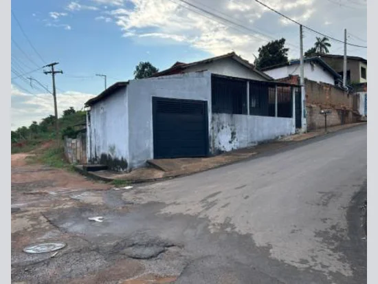 Casa em Caconde, SP — foto 2 de 7