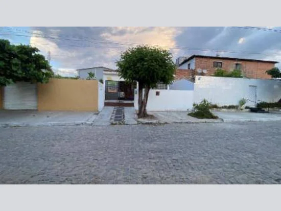 Casa em Caruaru, PE — foto 2 de 4