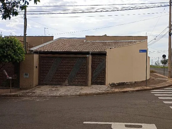 Casa em Votuporanga, SP — foto 2 de 8