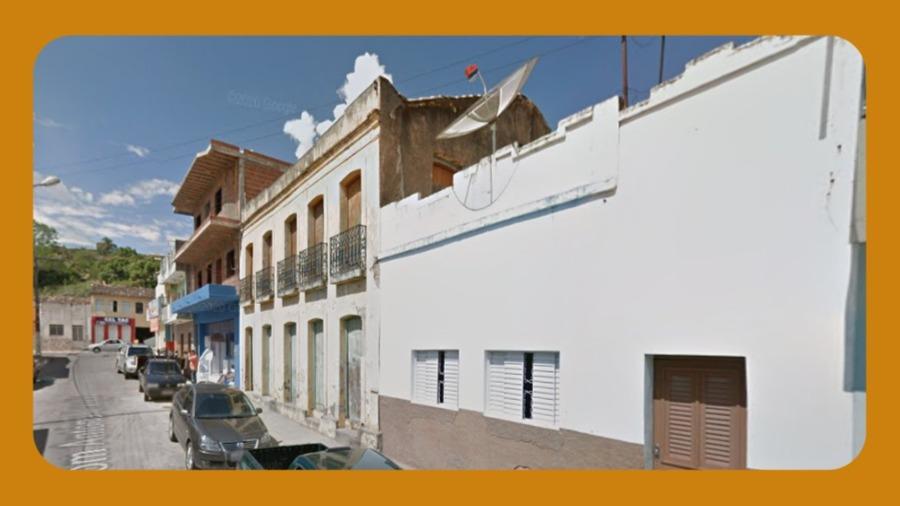 Um Prédio Sobrado, - em Mata Grande, AL