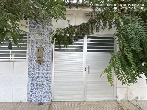 Casa, Dona Dom em Santa Cruz do Capibaribe, PE