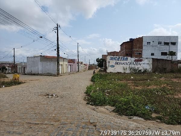 Casa, São Domingos em Brejo da Madre de Deus, PE
