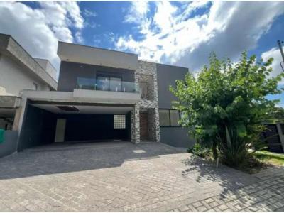 Residência com 3 Suítes, Piscina e Vista Panorâmica pará Área Verde