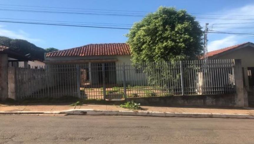 Clementina - sp. bairro centro. casa. áreas totais. áreas terr. 440,00m² e área constr.125,90m²