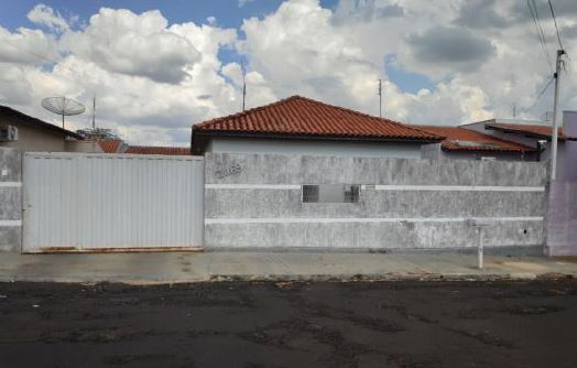 Rancharia – sp bairro jd regina-casa. áreas totais: terr. 305,50m² e constr. 152,94m²