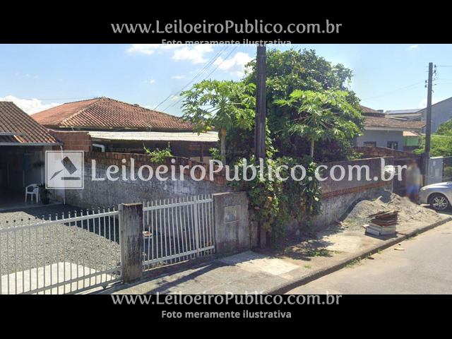 Casa em Joinville, SC — foto 2 de 8