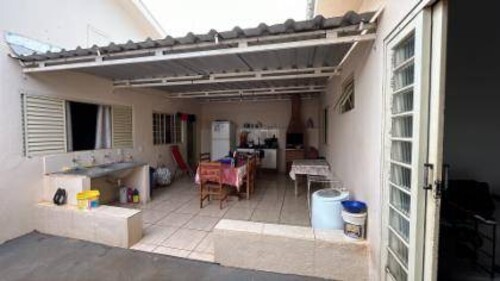 Casa desocupada no jardim alvorada, matão, sp