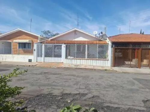 Casa à venda na Rua Monteiro Lobato - Mococa/SP