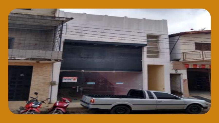 Imóvel com Dois Pavimentos, na Rua Bevenuto Gonçalves Nº 174, em Catolé do Rocha/Pb. O Terreo É Amplo e Sem Divisões Destinado A Afins Comerciais, e O Primeiro Andar É Destinado A Afins Residenciais.__