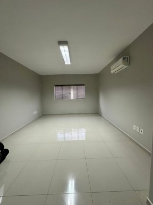 Casa, Comercial, 4 dormitório(s), 4 vaga(s) de garagem