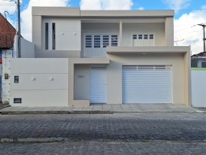 Casa, Residencial, 4 dormitório(s), 2 vaga(s) de garagem