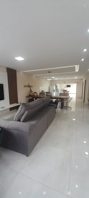 Casa, Residencial, 4 dormitório(s), 2 vaga(s) de garagem