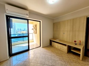 Apartamento Condomínio, Residencial, 3 dormitório(s), 2 vaga(s) de garagem