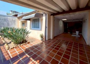 Casa, Residencial, 3 dormitório(s), 2 vaga(s) de garagem