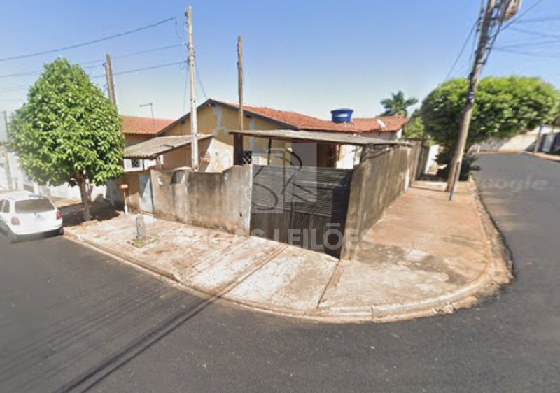 Casa de esquina em jaboticabal/sp