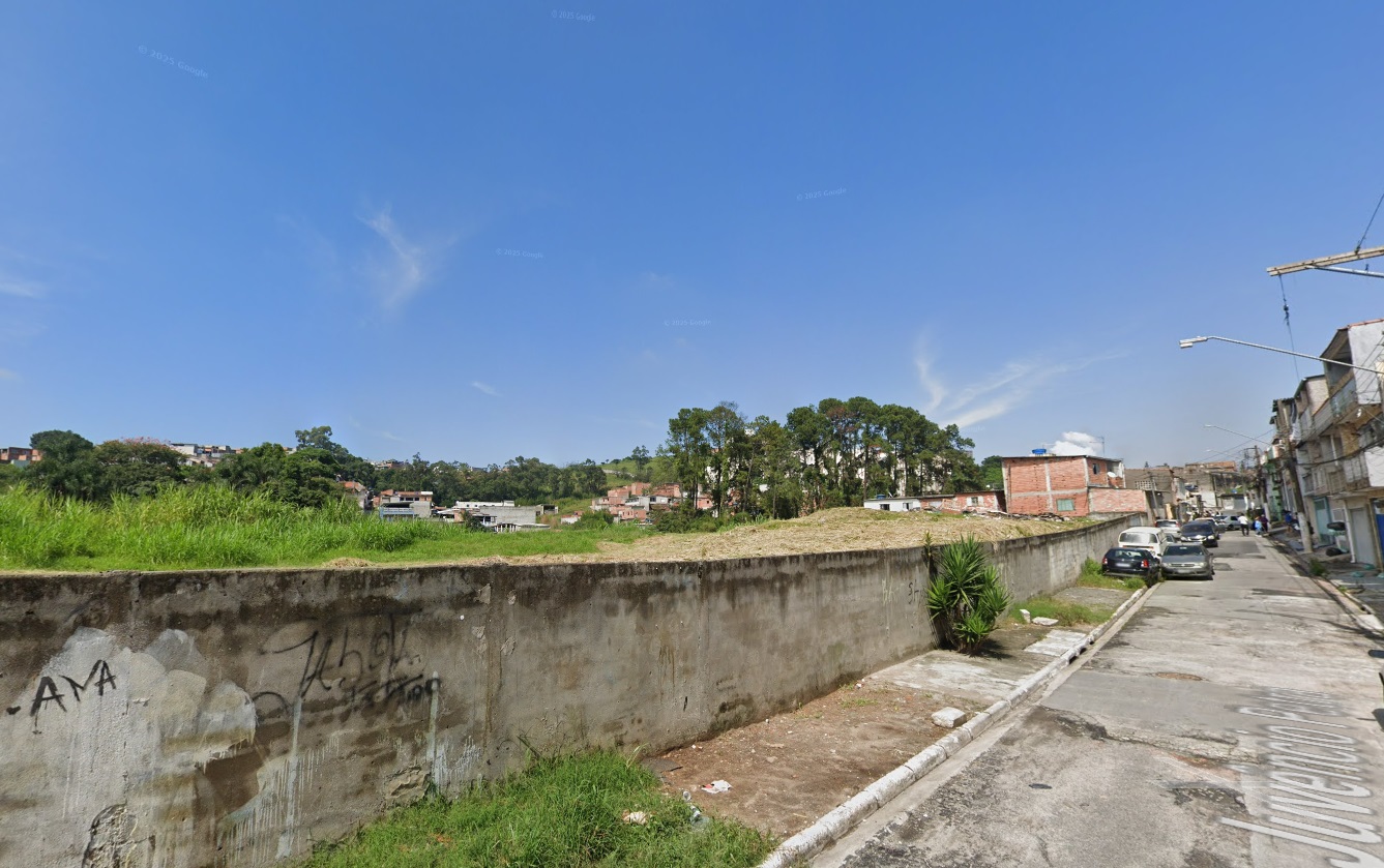 Terreno com 220 m²