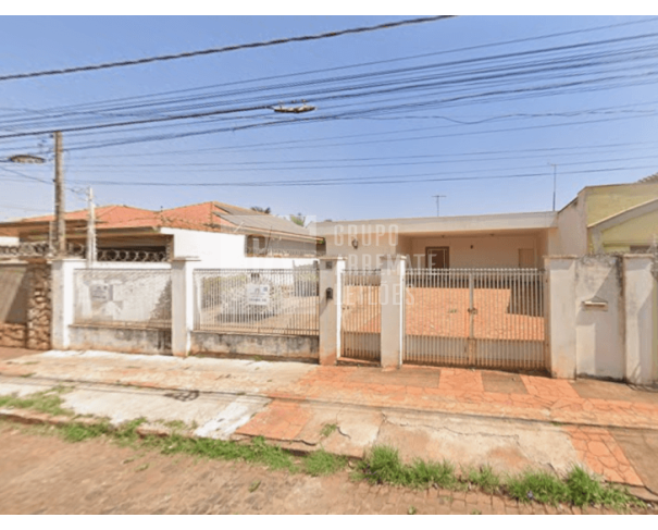 Casa com 350m² de área construída