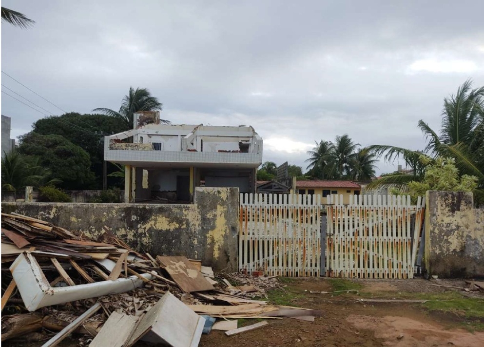 Terreno com construção, próximo ao mar, A.T.: 763m², São José da Coroa Grande/PE