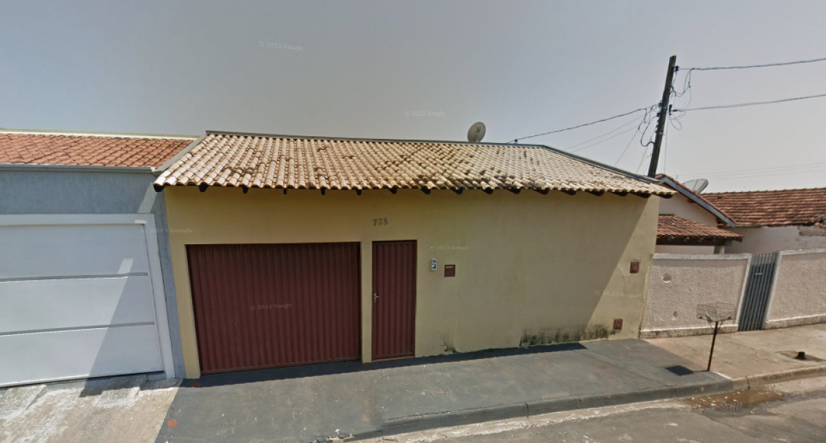 Lote: um (1) prédio residencial, construído de tijolos, coberto com telhas com 50,00 metros quadrados de área construída, situado nesta cidade a aveni...