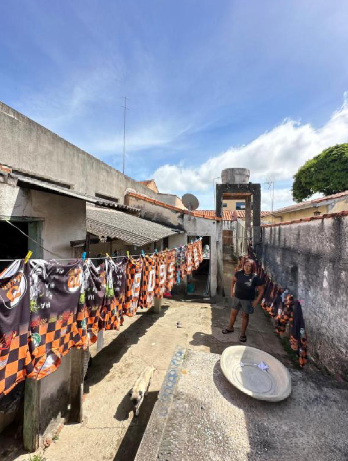 Lote: um terreno situado na rua joão pires, centro, zona urbana deste município e comarca, com a área de 174,90 m², que assim se descreve: inicia-se n...
