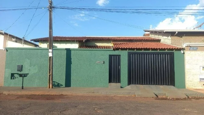 Casa, Ipê Amarelo em Frutal, MG