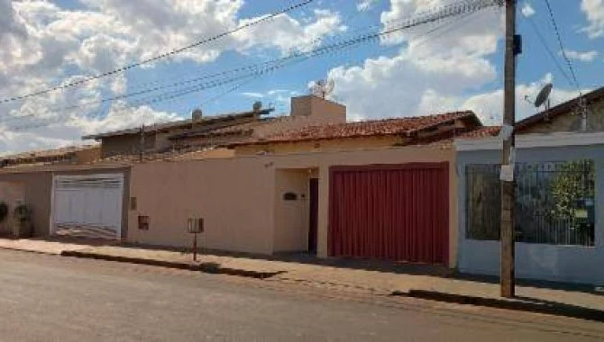 Casa, Ipê Amarelo em Frutal, MG