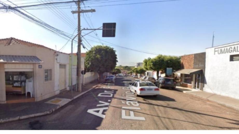 Imóvel residencial edificado no lote 15, da quadra 22, situado à rua bento alves de natel, sud mannuci, comarca de pereira barreto/sp. 560m² de terreno.