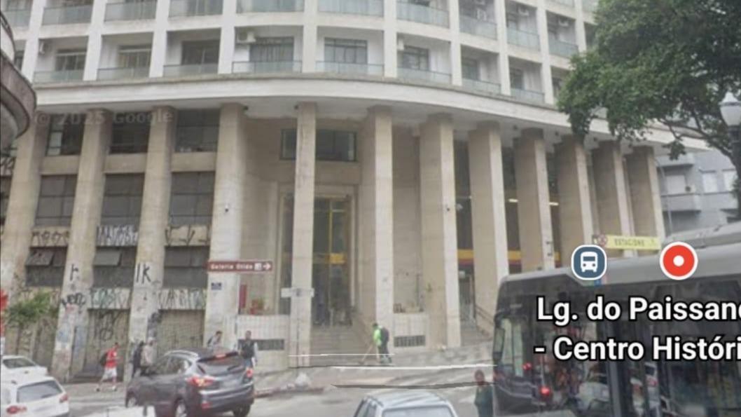 Prédio comercial no largo do paissandú