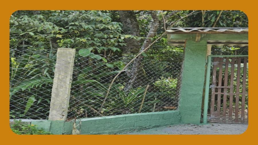 Imóvel na rua lontra, 305, tatetos, são bernardo do campo/sp. terreno designado como sendo à servidão de passagem n 03, com área de 1.000 metros quadrados, sobre o imóvel existe uma pequena construção, a área está murada e tem portão.__