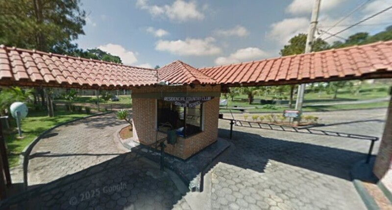 Imóvel de 352,49m² localizado no residencial country club santa isabel em santa isabel/sp