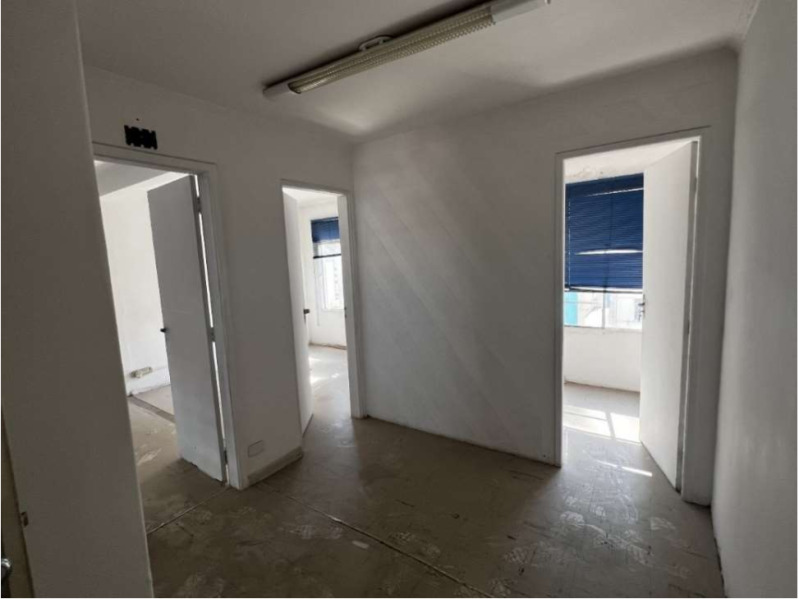 O conjunto nº 106, localizado no 10º andar ou 11º pavimento do edificio lemos torres