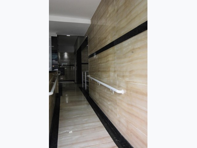 Prédio comercial com 1.700 m² na região central de santos