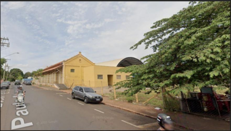 Terreno com 3.172,50m², com edificação pará escritório, rua doutor francisco de paula abreu sodré, nº 337, e um armazém no nº 353, santa cruz do rio pardo/sp
