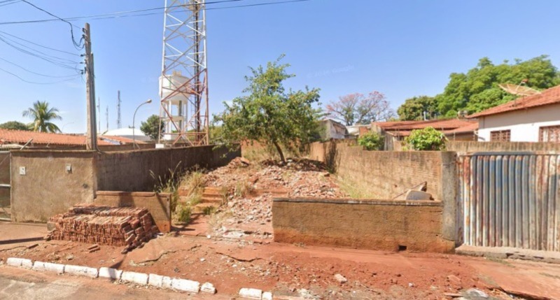 Terreno de 240m² em terra roxa/sp
