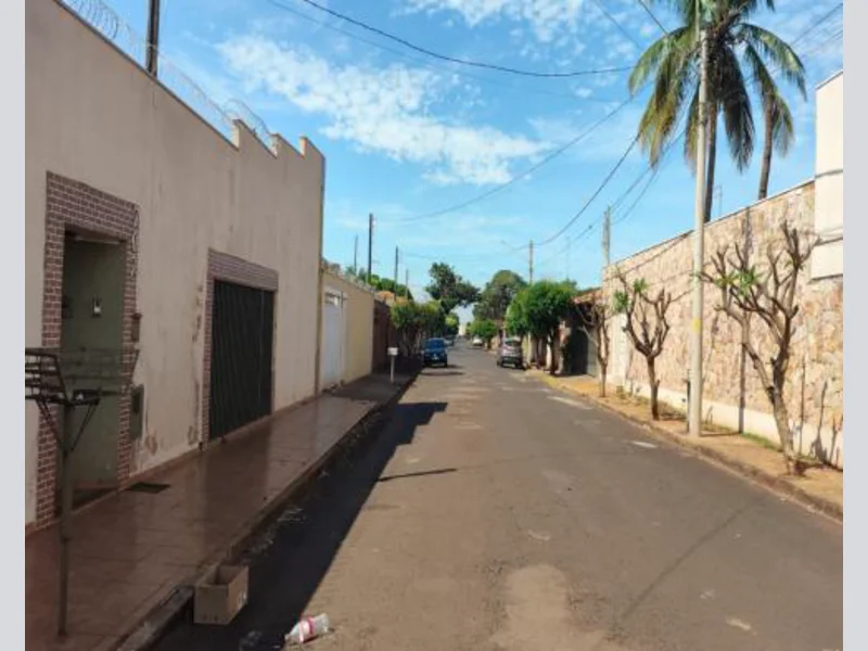 Guará sp rua manoel carmaneira 76 casa. matrícula:6.762