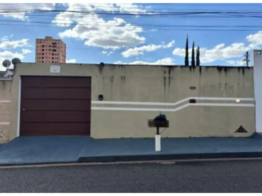 Casa, Granada em Uberlândia, MG