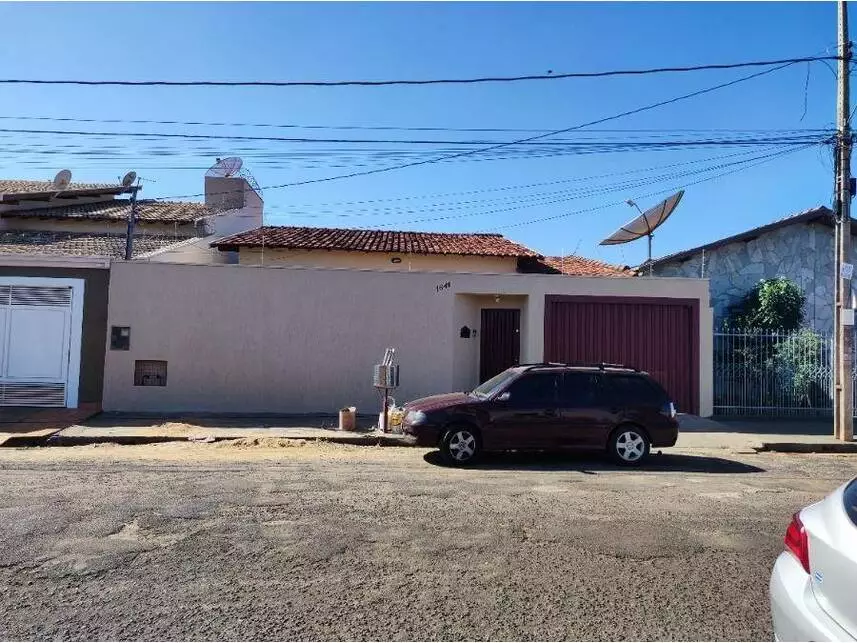 Casa, Ipê Amarelo em Frutal, MG