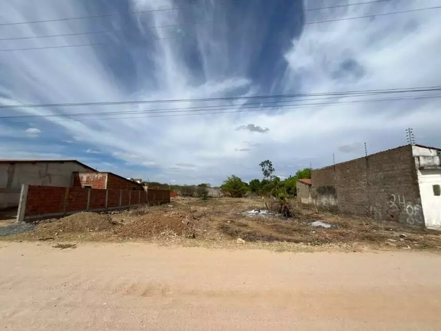 Terreno, Dom Zacarias R. de Moura em Cajazeiras, PB