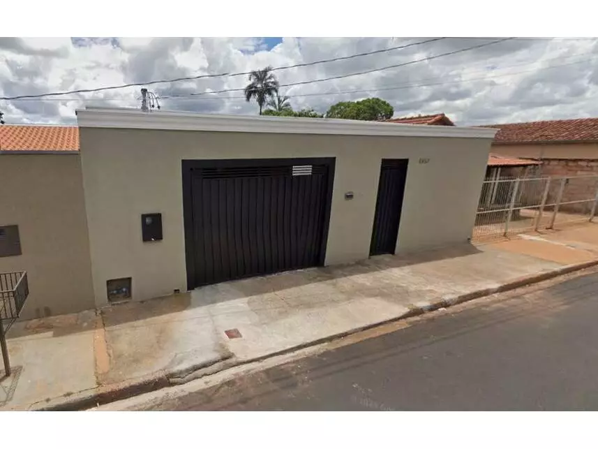 Casa, Ipê Amarelo em Frutal, MG