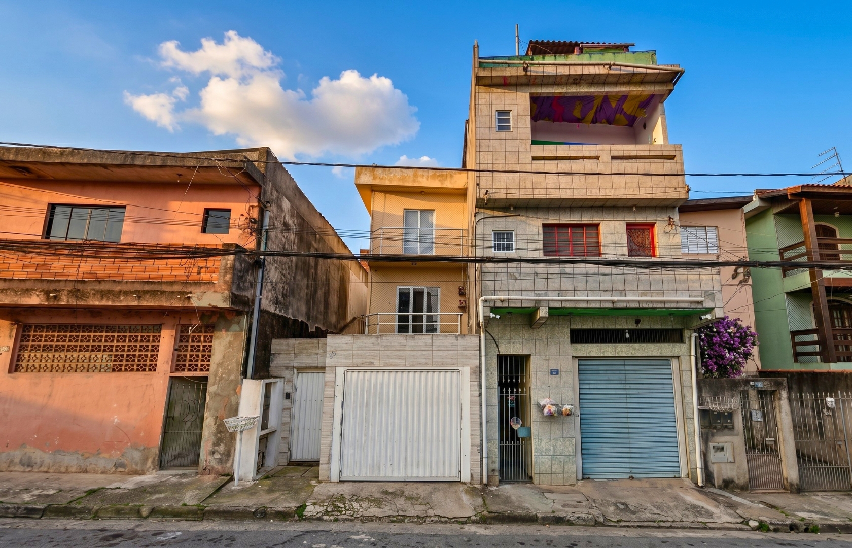 Prédio residencial construído em terreno de 125 m² localizado na cidade da jandira/sp