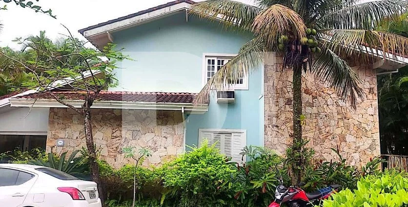 Casa em condomínio em são sebastião/sp