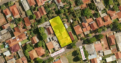 Lote contendo três residências distintas, com área total edificada aproximada de 143,62m², Maringá/PR