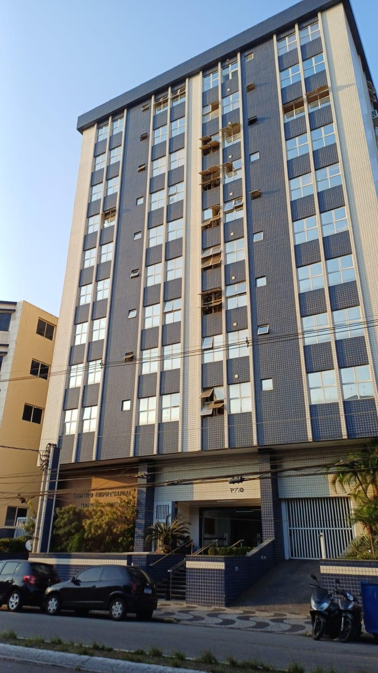 Sala Corporativa 116m² 1 vaga | Ed. Bandeirantes | Santos/SP | Av. Pedro Lessa: Amplo Espaço e Localização Estratégica no Embaré!