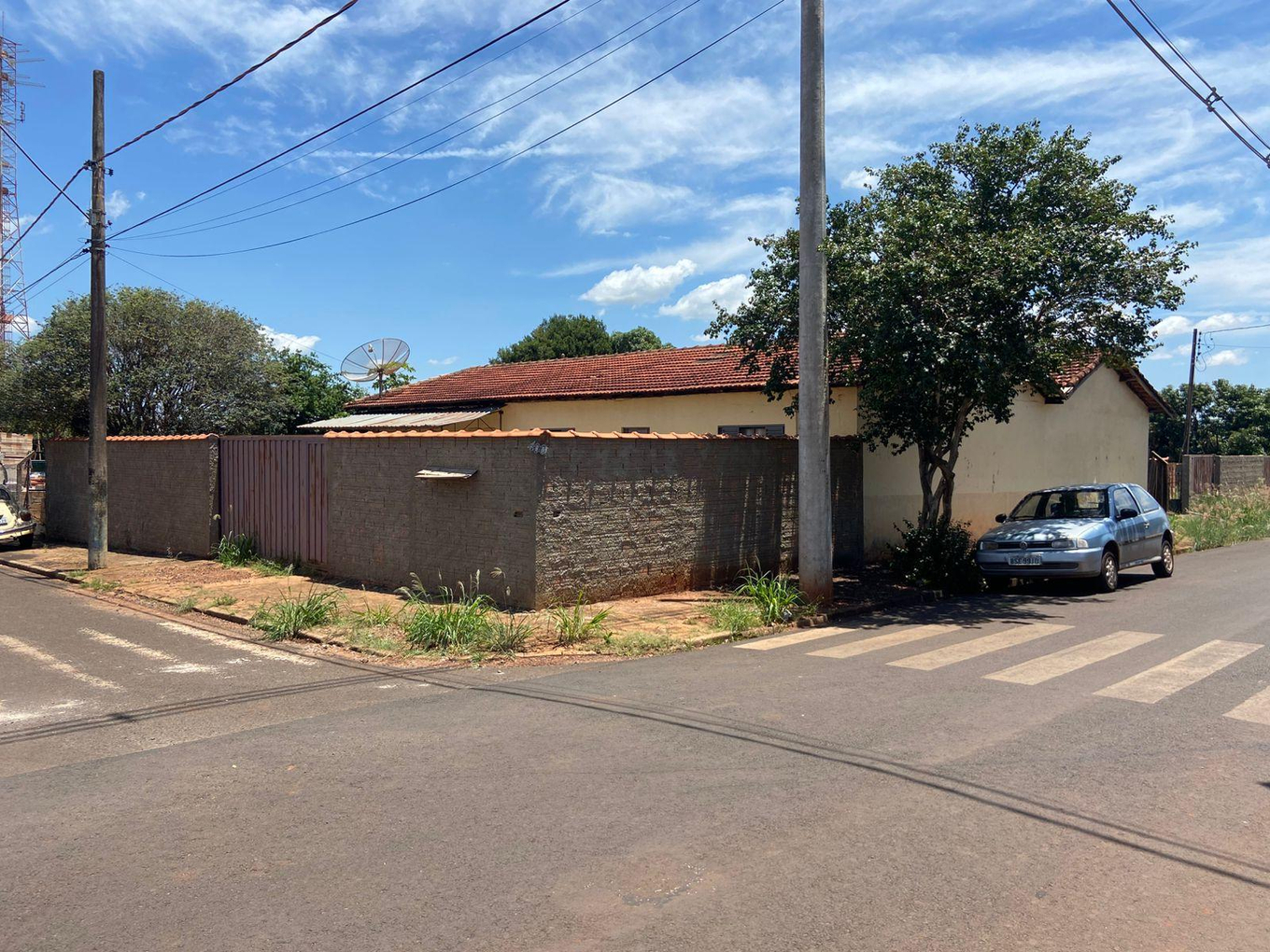 COMBO: 2 IMÓVEIS RESIDENCIAIS | sendo um com casas em construção e outro com residência ampla 302,40m² e 537,60m²